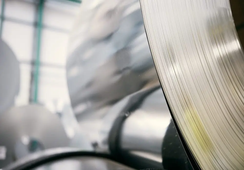 Обработка поверхности и ключевые технические моменты жести.webp