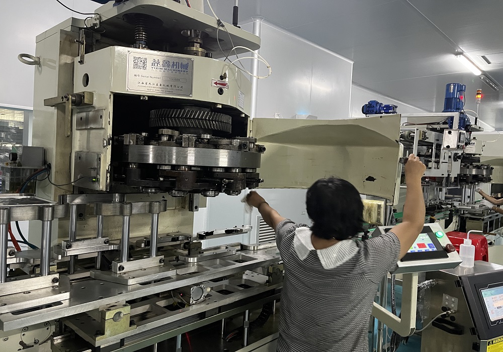 Оптимизация устойчивости к коррозии и герметичности хромированных тонких листов в производстве консервных банок.