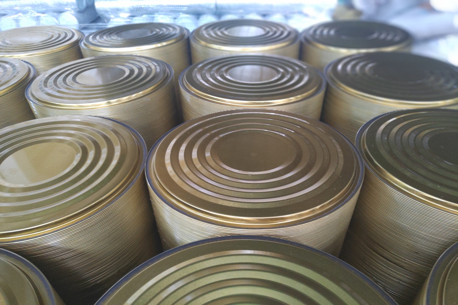 Распространенные проблемы штамповки крышек банок и практические решения